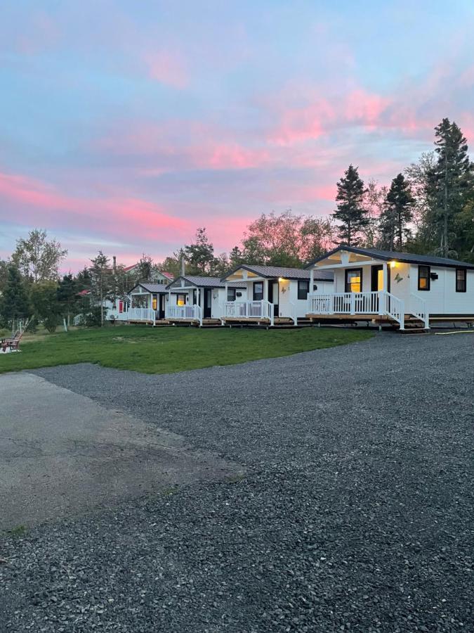 Les Chalets De La Colline Inc 베이셍트캐서린 외부 사진