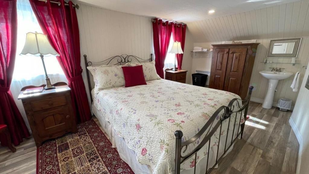 Les Chalets De La Colline Inc 베이셍트캐서린 외부 사진