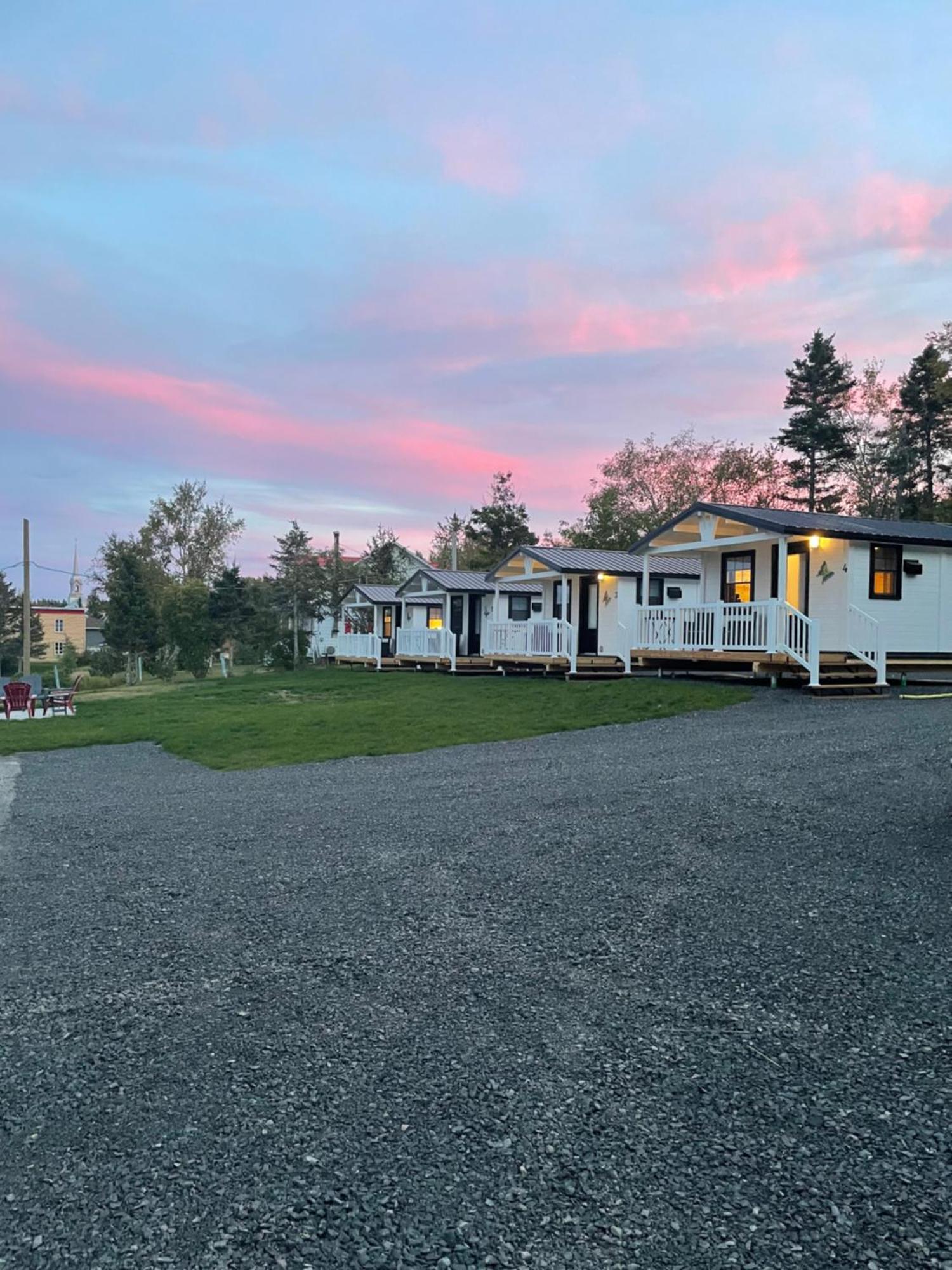 Les Chalets De La Colline Inc 베이셍트캐서린 외부 사진